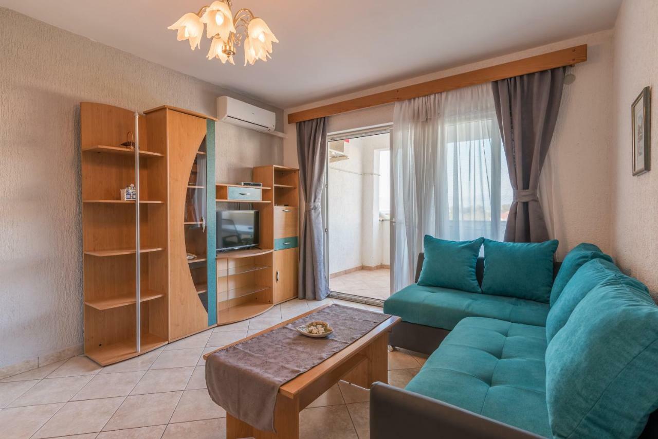 Pansion Dujmovic 1 Apartment Malinska Exterior photo